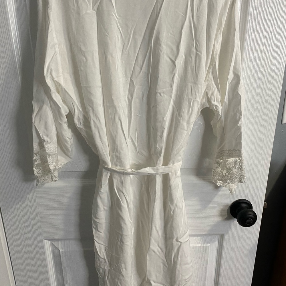 White Bridal Robe - Picture 4 of 4